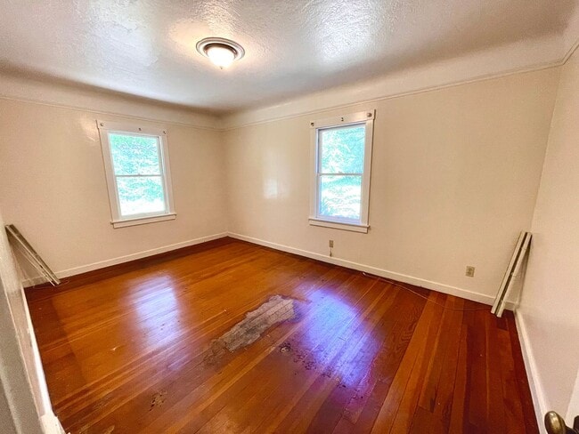 Building Photo - 3 Bedroom 1 bath home in Nevada City