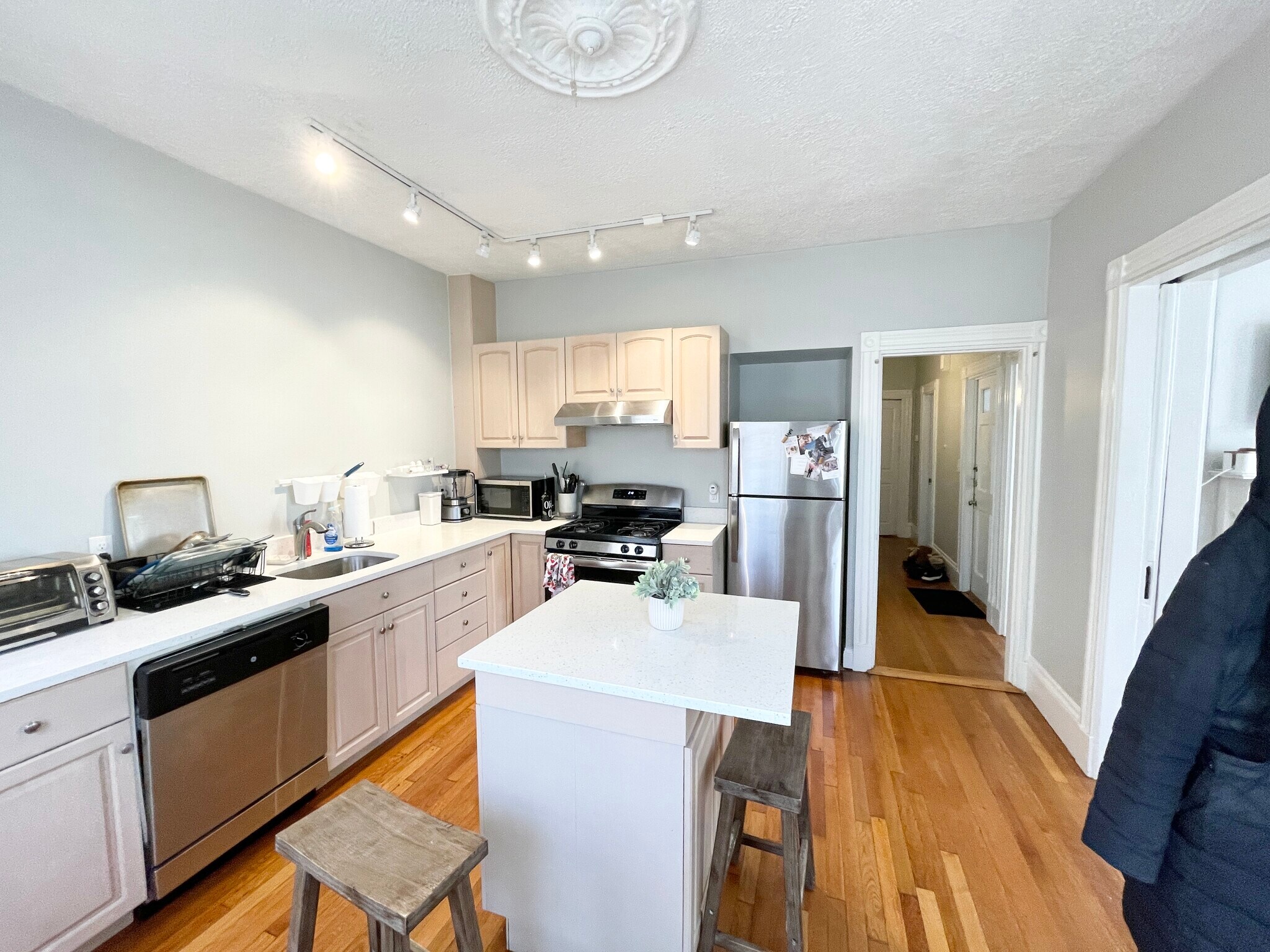 Building Photo - 24 Pond St