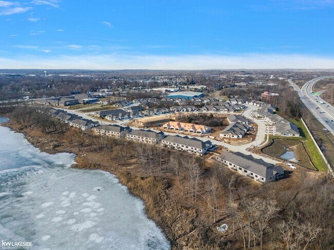 Building Photo - 5670 Lakeway Dr