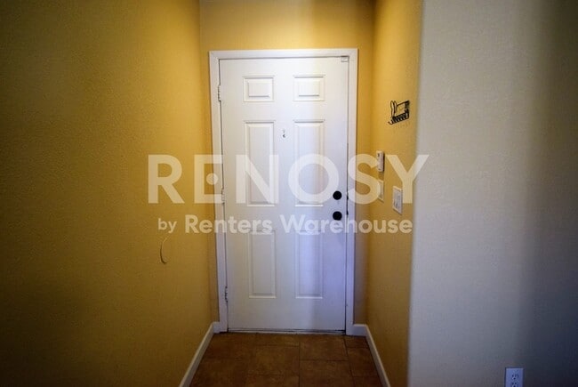 Building Photo - Space, Comfort, and a Layout Built for Real Life -- Iron Mountain Ranch