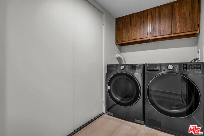 Building Photo - 10790 Wilshire Blvd