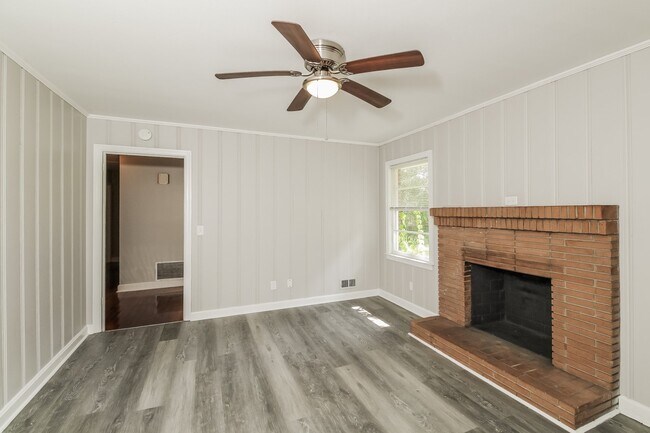 Building Photo - 1506 Cedar Terrace
