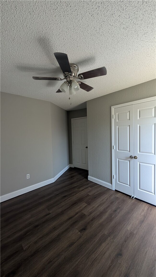 Building Photo - 2005 Blueberry Ln