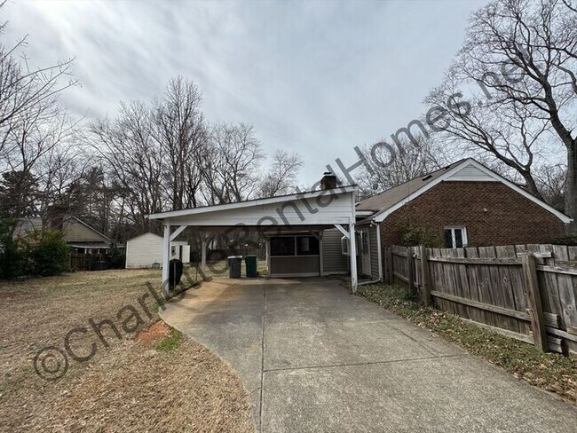 Building Photo - Charming 3-Bed, 2-Bath Home in Charlotte