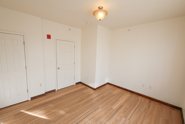 Building Photo - 100 Seaver St