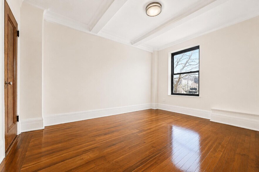 Building Photo - 77 W 104th St
