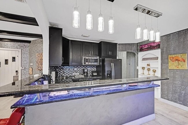 Building Photo - 2000 Jackson St