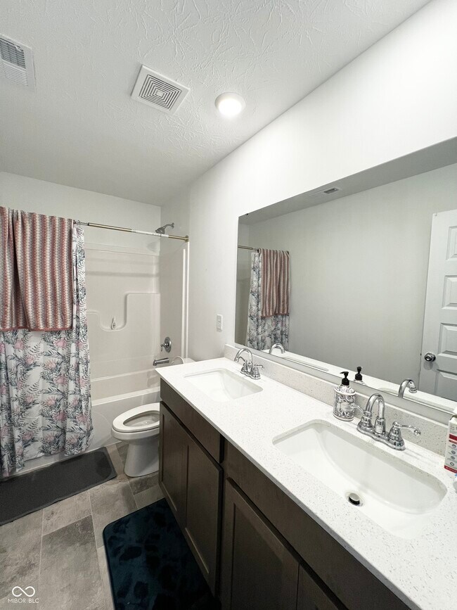 Building Photo - 2725 Linwood Ave