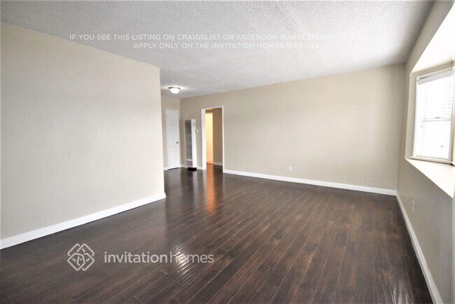 Building Photo - 14507 S Aprilia Ave