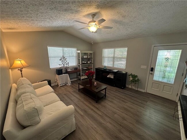Building Photo - 186 River Trace Dr