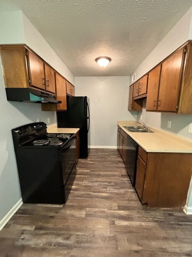 Building Photo - 1590 Illinois Rd