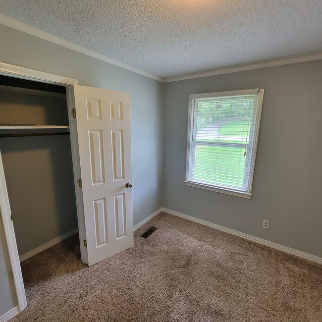 Building Photo - 2128 Wildwood Rd