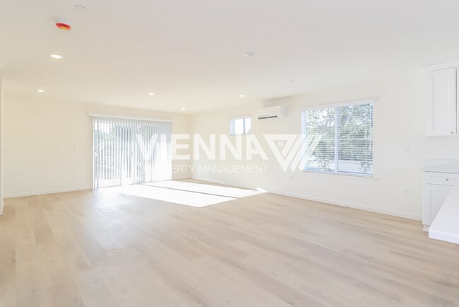 Building Photo - 8006 Quiet Knolls Dr