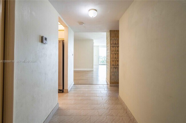 Building Photo - 9500 W Bay Harbor Dr