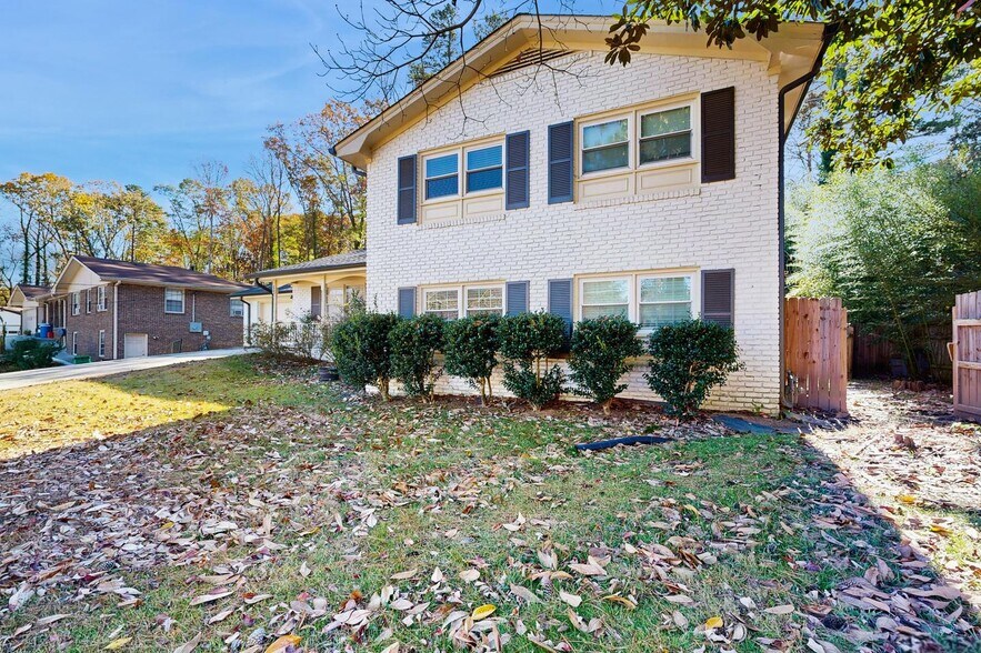 Building Photo - Bright, Spacious Stone Mountain Residence ...