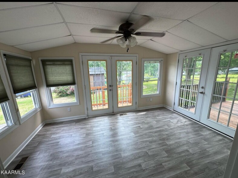 Sunroom, new floors - 1303 Chestnut St