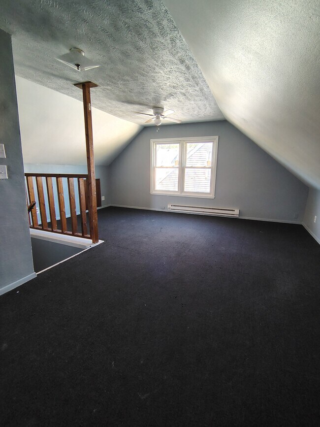 Building Photo - 2524 N Rockton Ave