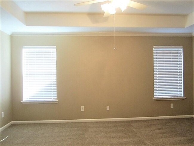 Building Photo - 12403 Fort Dupont Ln