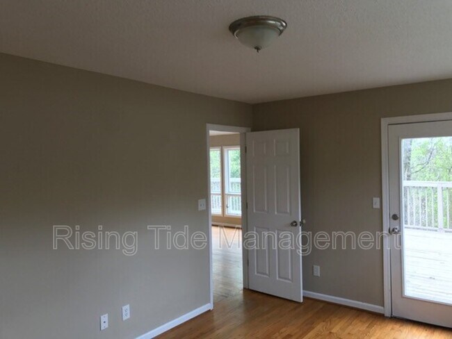 Building Photo - 2208 Mountain View Rd