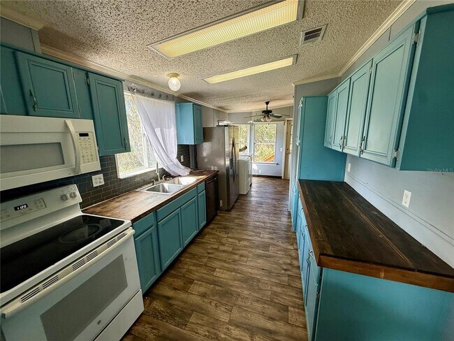 Building Photo - 15275 NE 238th St