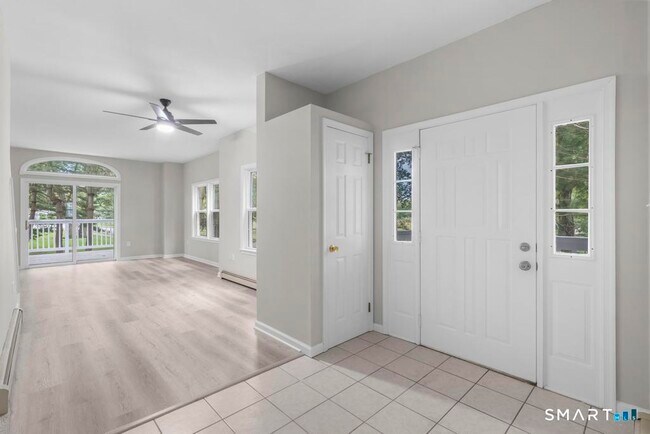 Building Photo - 815 S Pine Creek Rd