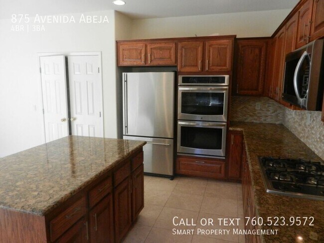 Building Photo - 875 Avenida Abeja