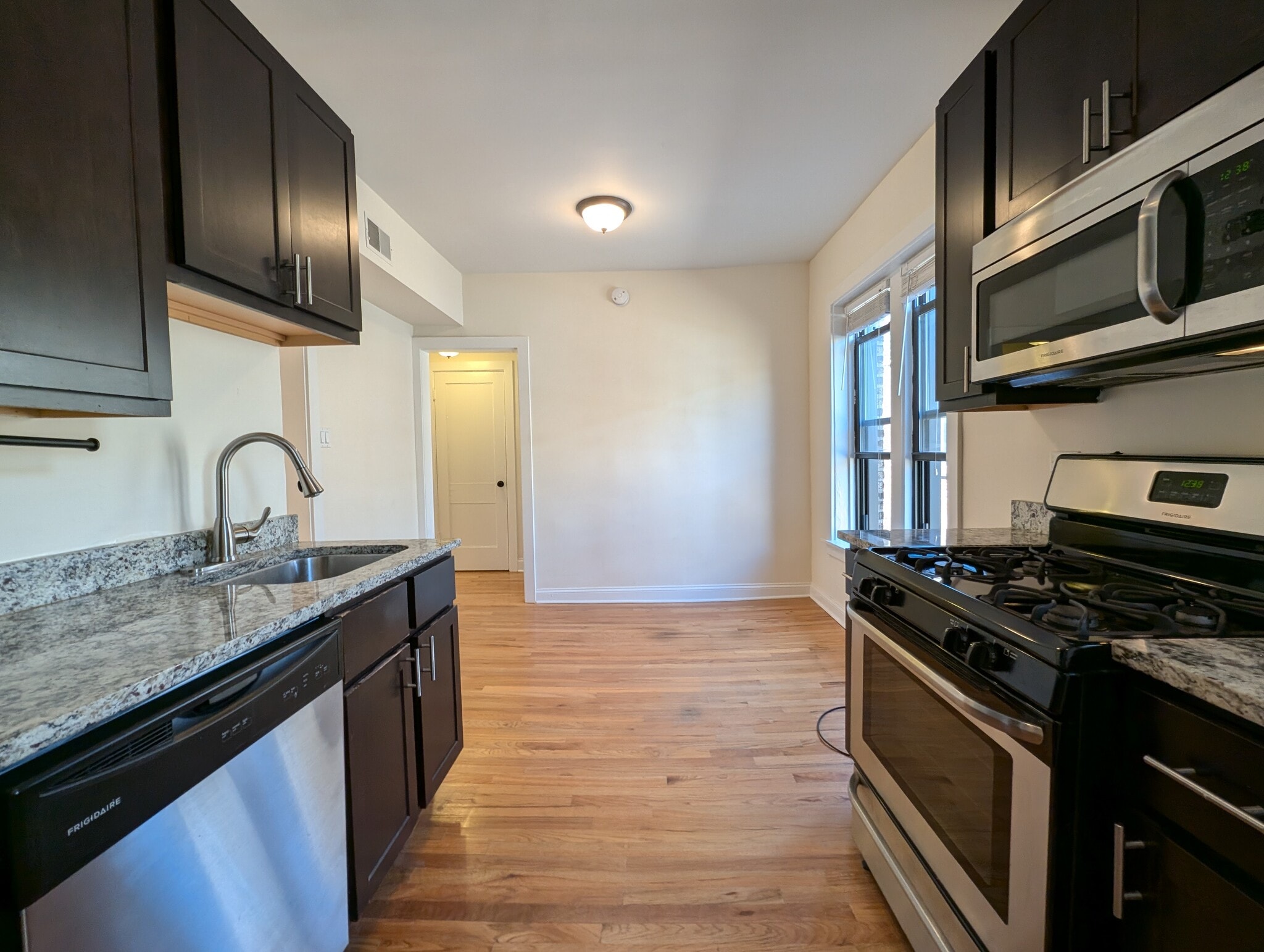 Building Photo - 4036 N Ashland Ave