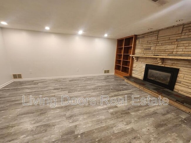 Building Photo - 3870 Steele Ave