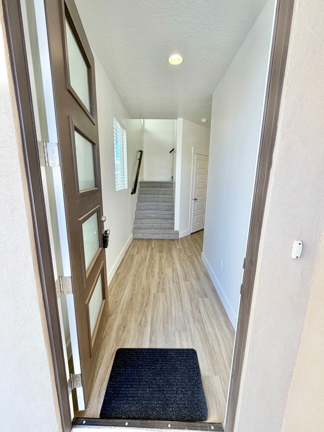 Building Photo - Beautiful 3 bed 2.5 bath Home!