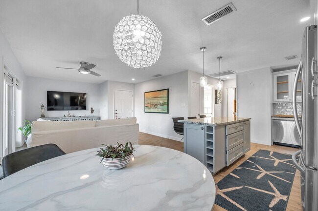 Building Photo - 4728 Beach Dr SE