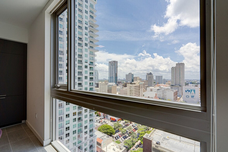 Building Photo - 209 NE 3rd St