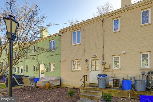 Building Photo - 9848 Hollow Glen Pl