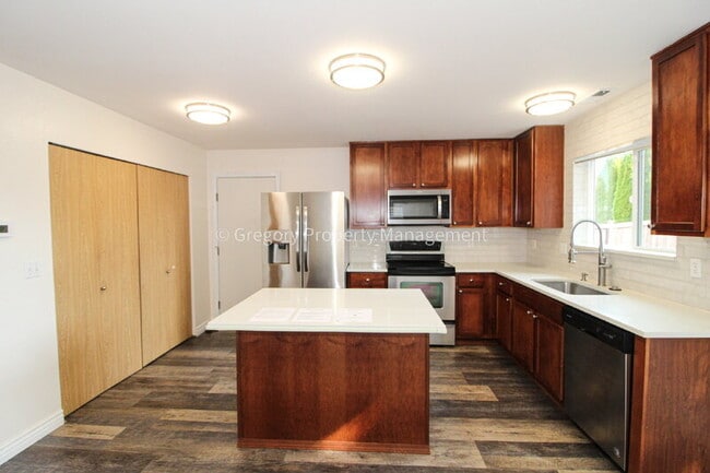 Building Photo - 15431 40th Dr SE
