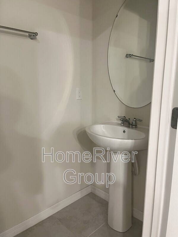 Building Photo - 1025 Pavia Dr