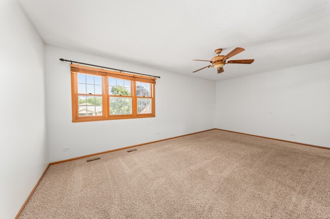 Building Photo - 104 S Knollwood Dr
