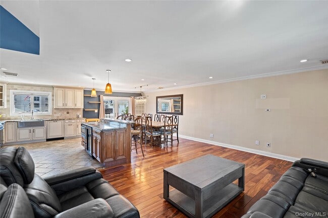 Building Photo - 539 Nassau Ave