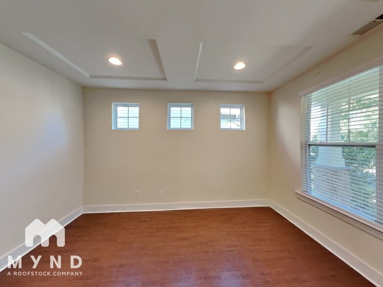 Building Photo - 2613 Double Oaks Rd