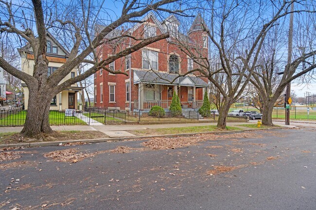 Building Photo - 734 Garrard St