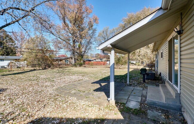 Building Photo - 2365 N Pointe Ln