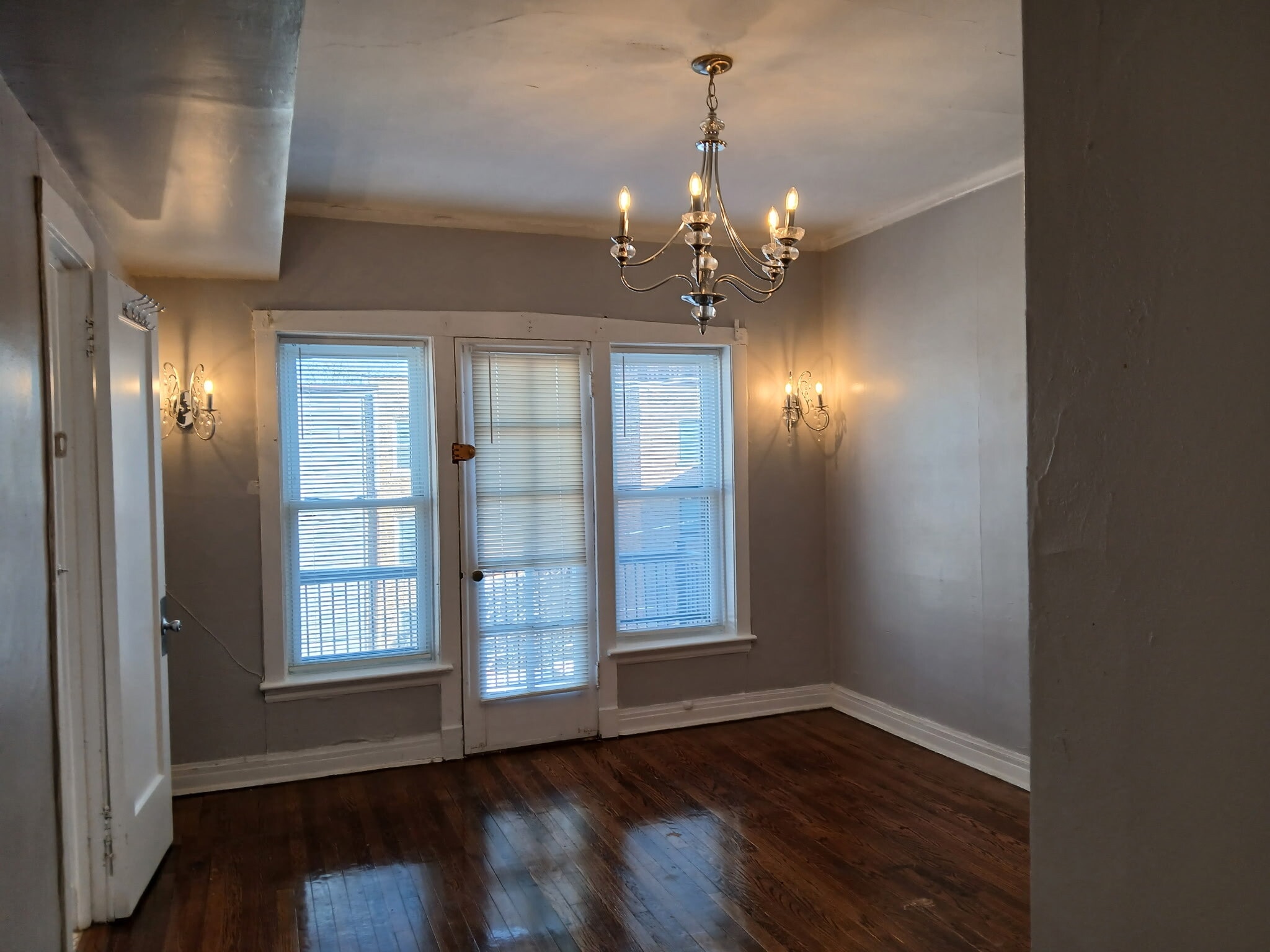 Building Photo - 6843 S Merrill Ave