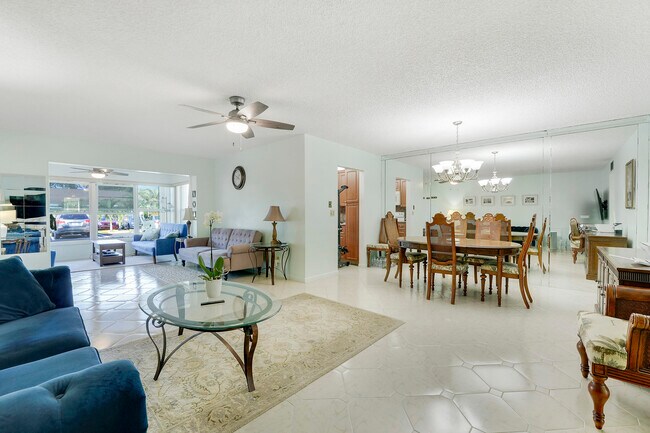 Building Photo - 4515 NW 3rd Ct