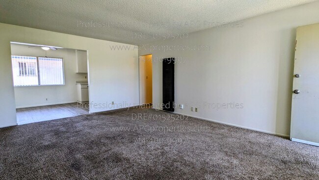 Building Photo - 1810 W Greenleaf Ave