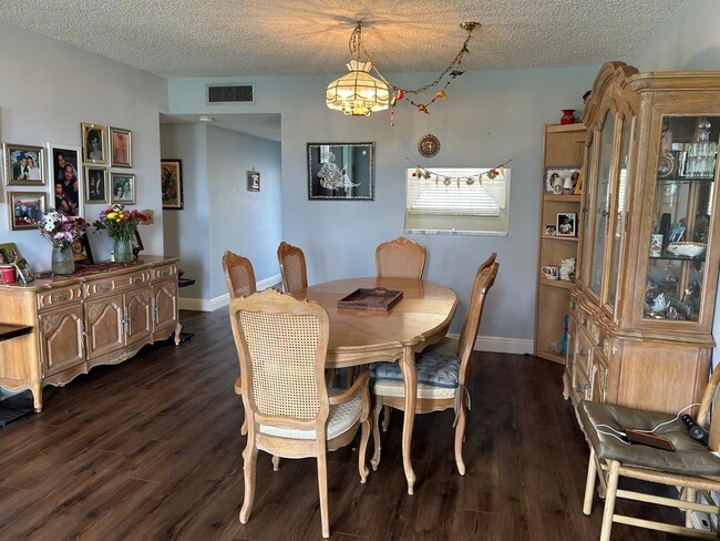 Building Photo - 6670 Royal Palm Blvd