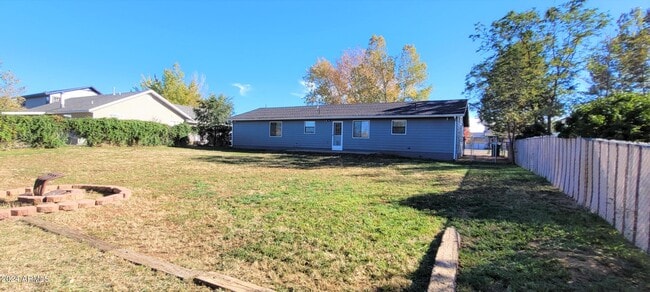 Building Photo - 220 S Paloma