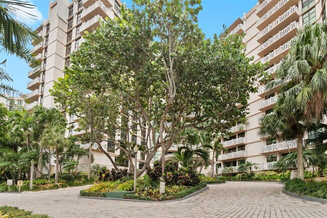 Building Photo - 1121 Crandon Blvd
