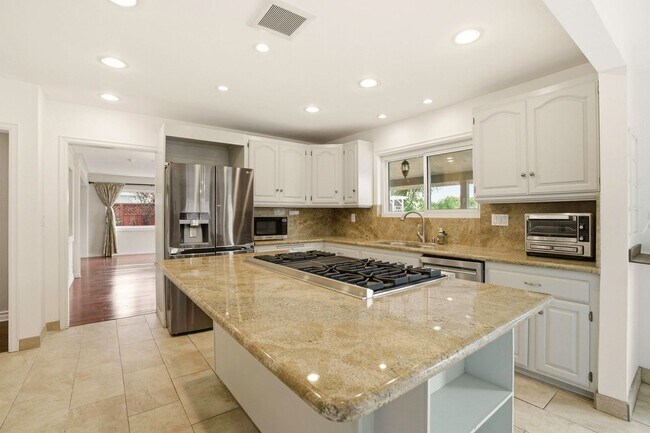 Building Photo - FALL IN LOVE with a Woodland Hills View