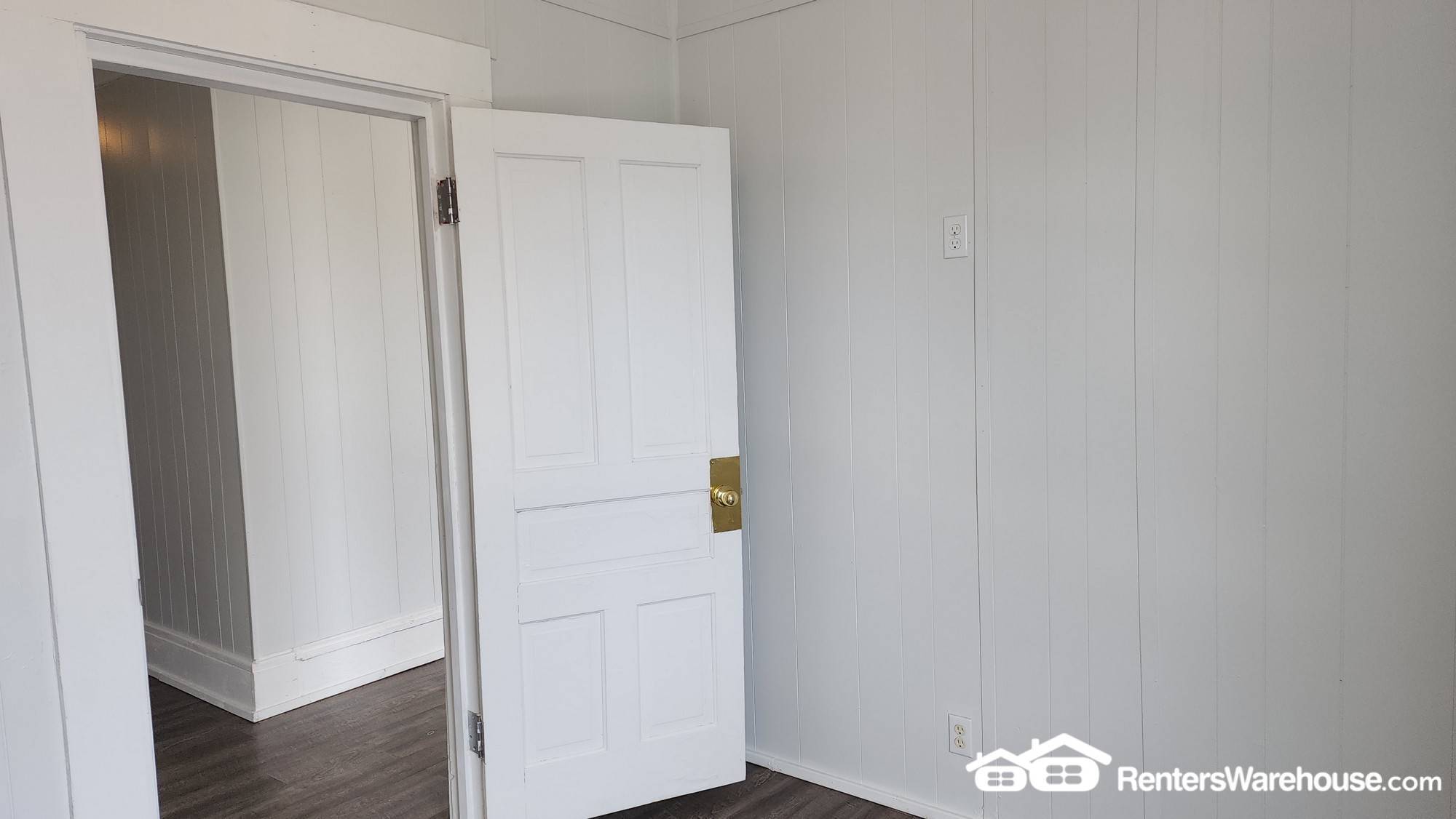 Building Photo - 408 3rd St E