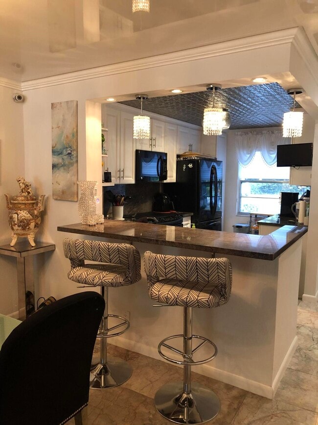 Building Photo - 1904 Bermuda Cir