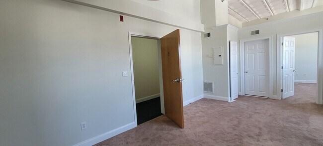 Building Photo - 33 Randolph St