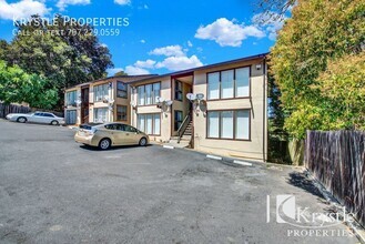 Building Photo - 136 Frisbie St